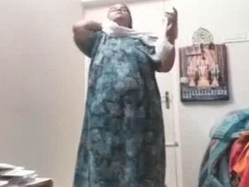 Curvy Indian bhabhi gets dressed for a night out