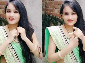 Aarti Singh, the cute college doll, flaunts her navel in a video