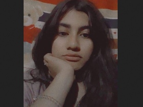 Desi beauty reveals her body