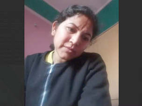Busty bhabhi flaunts her naughty parts in a steamy video
