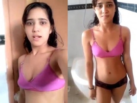Cute girl Linda takes a bath and shows off her beautiful body