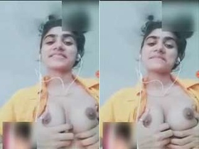 Exclusive video of a cute desi girl exposing her breasts and pussy