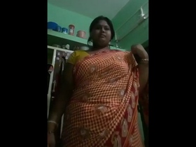 Curvy Indian bhabhi gets naughty in bed