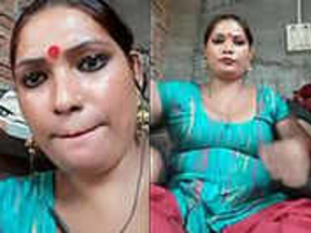 Desi Indian babe flaunts her perfect boobs and pussy for her boyfriend
