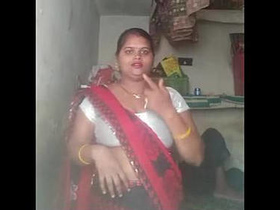 Watch a sexy Indian babe flaunt her hot and shaved pussy