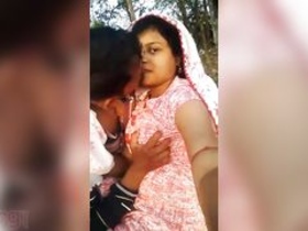 Indian MMS with big boobs girl and soft Desi friends in outdoor sex