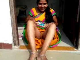 South Indian aunty Meenu enjoys giving a BJ to her lover and shows her pussy