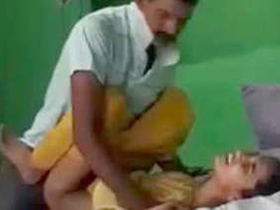Indian babe experiences sex for the first time