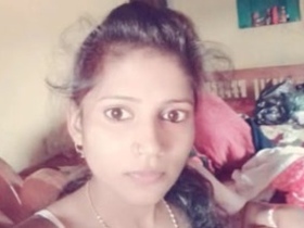 Indian girl gets her pussy fucked in a steamy video