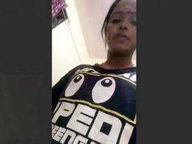 Cute Indian girl pleasures herself in a hot vdo