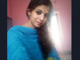 Mallu bhabhi flaunts her big boobs in a live video call