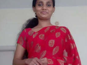 Mallu bhabhi's sexy bath time captured on MMS