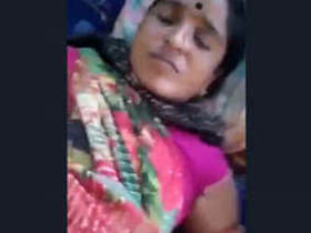 Desi mature bhabhi enjoys sexual pleasure