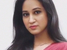 Indian girl living in Delhi reveals her nude body in a video
