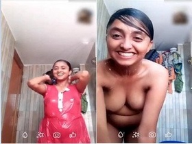 Bhabi gets naughty in the bathroom