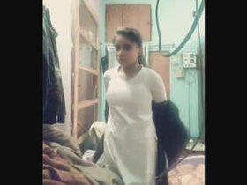 Hindi-speaking girl shows off for her boyfriend in cute video