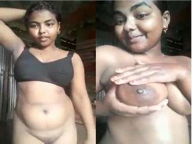 College girl indulges in solo play with her fingers