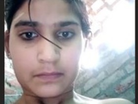 Indian girl pleasures herself with her fingers in this solo video
