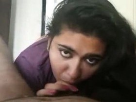 Cute Desi babe gives her boyfriend a blowjob