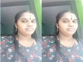 Exotic Indian bhabhi flaunts her boobs and pussy