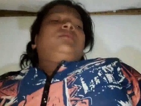 Desi couple's MMS features rough sex and handjob