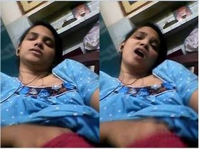 College girl masturbates and records her nude video