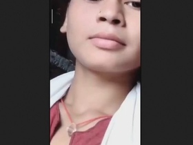 Cute Indian girl reveals her big breasts in a seductive video