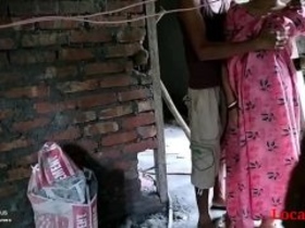 Indian auntie gives hot Desi boy a seductive massage