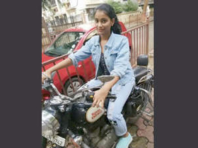 Indian girl's nude video is a must-see for fans of sexy content