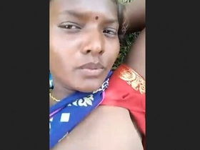 Desi bhabhi gets pounded in the backyard of her village