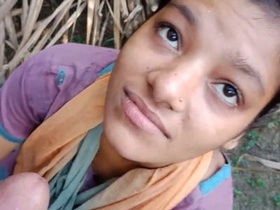 Country girl gives a blowjob and gets fucked in the open air