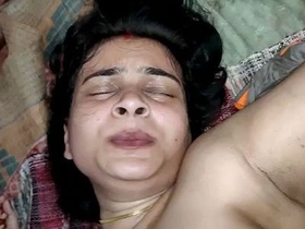 Desi bhabi with an exotic figure hides her shyness