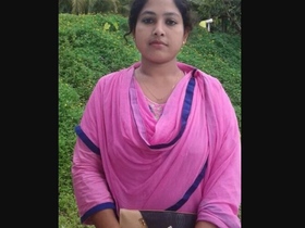 Bhabi's video call with her lover: A steamy online affair