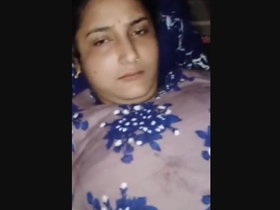 Muslim guy and his friend have a good time in a Bhabi video