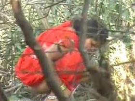 Desi exhibitionist urinates in front of camera