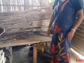 Outdoor Bangladeshi mom gets naughty in the village