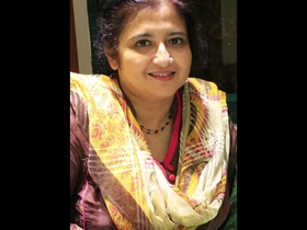 Pakistani doctor Shahnaz gets caught in the act of undressing