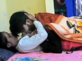 Senior and junior get turned on in OYO's room by accident