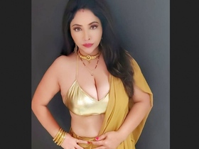 Rajssi's sensual solo show in full view and in the nude