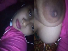 Watch a beautiful Indian girl flaunt her cute pussy in a steamy video