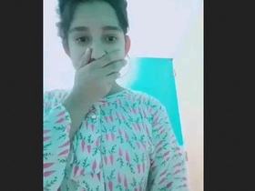 Cute Pakistani girl shows off in the bathroom
