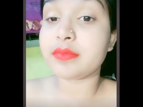 Simran's erotic solo performance in a Mast tagged video