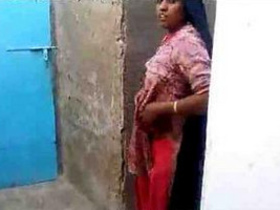 Muslim woman from Kolkata flaunts her breasts in a steamy video