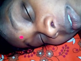 Desi bhabi pees after sex in amateur video