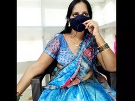 Desi aunty strips naked and flaunts her body in a video