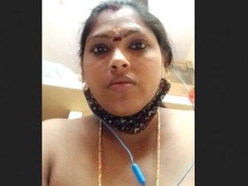 Mature bhabhi and her lover enjoy each other on VC