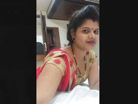 Indian bhabhi flaunts her naked body