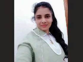 Sri Lankan girl's seductive performance in a node video