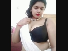 La Bonneau's HD video features her voluptuous body and big breasts